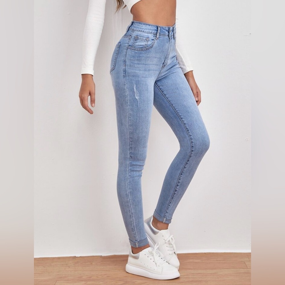 SHEIN Essnce High-Waisted Button-Embellished Skinny Stretch Y2K Jeans, S (US4)